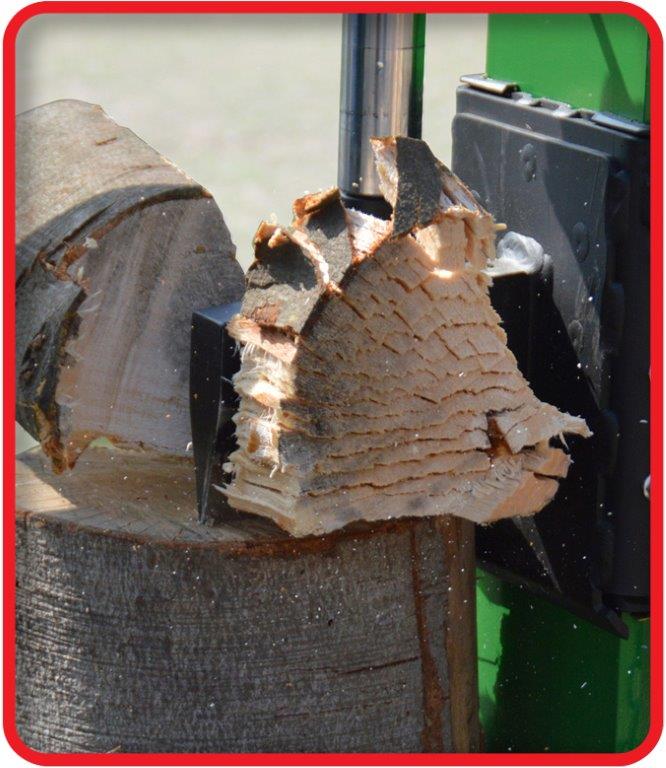 Holzspalter Magik 13 – 20 t, Elektroantrieb, Zapfwellenantrieb, Benzinmotor kombiniert, Fixierung des Spaltgutes mit spezieller Handhebel-Bedienung, Sicherheitssystem Leader, Scheitlänge 124 cm, Spalthub 114 cm.