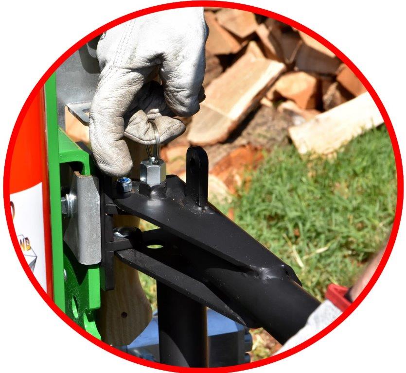 Holzspalter Magik 13 – 20 t, Elektroantrieb, Zapfwellenantrieb, Benzinmotor kombiniert, Fixierung des Spaltgutes mit spezieller Handhebel-Bedienung, Sicherheitssystem Leader, Scheitlänge 124 cm, Spalthub 114 cm.