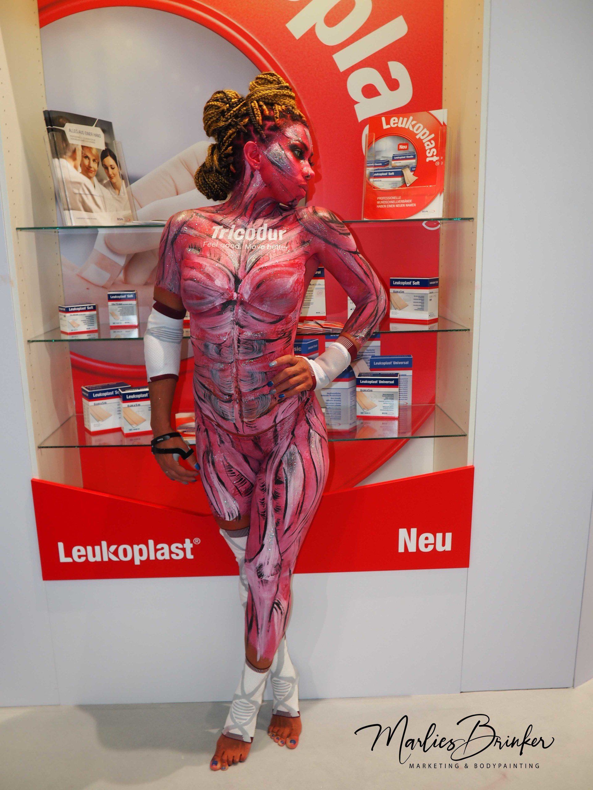 Samba, Show, buchen, Miss Latinadance, Samba Tänzerin, original Samba Kostüm, Auftritt, Sektempfang, Candy Girl, Martinha, Auszeichnungen, Hipp Hopp, Gogo Dance, Disco Animation, brasilianisch, Bodypainting, Marlies Brinker, color diving, Bodypainting Messen, Fotoshooting