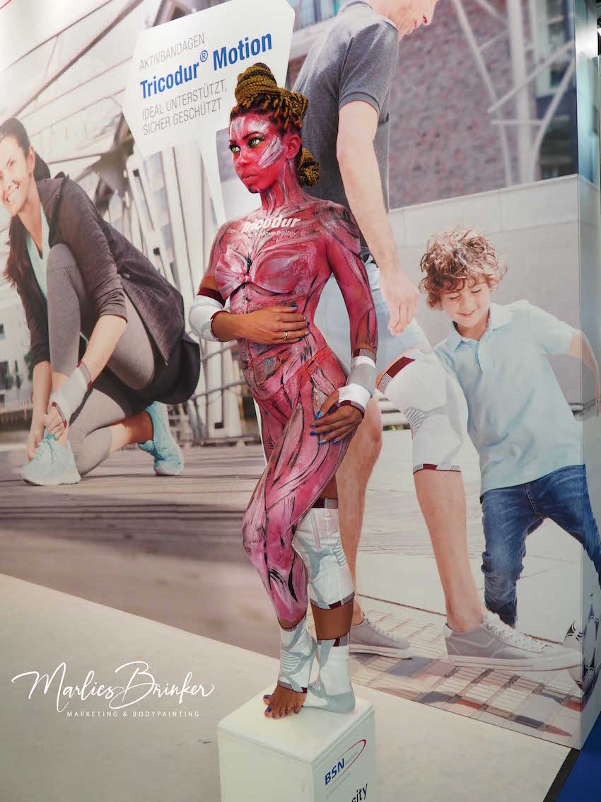Samba, Show, buchen, Miss Latinadance, Samba Tänzerin, original Samba Kostüm, Auftritt, Sektempfang, Candy Girl, Martinha, Auszeichnungen, Hipp Hopp, Gogo Dance, Disco Animation, brasilianisch, Bodypainting, Marlies Brinker, color diving, Bodypainting Messen, Fotoshooting