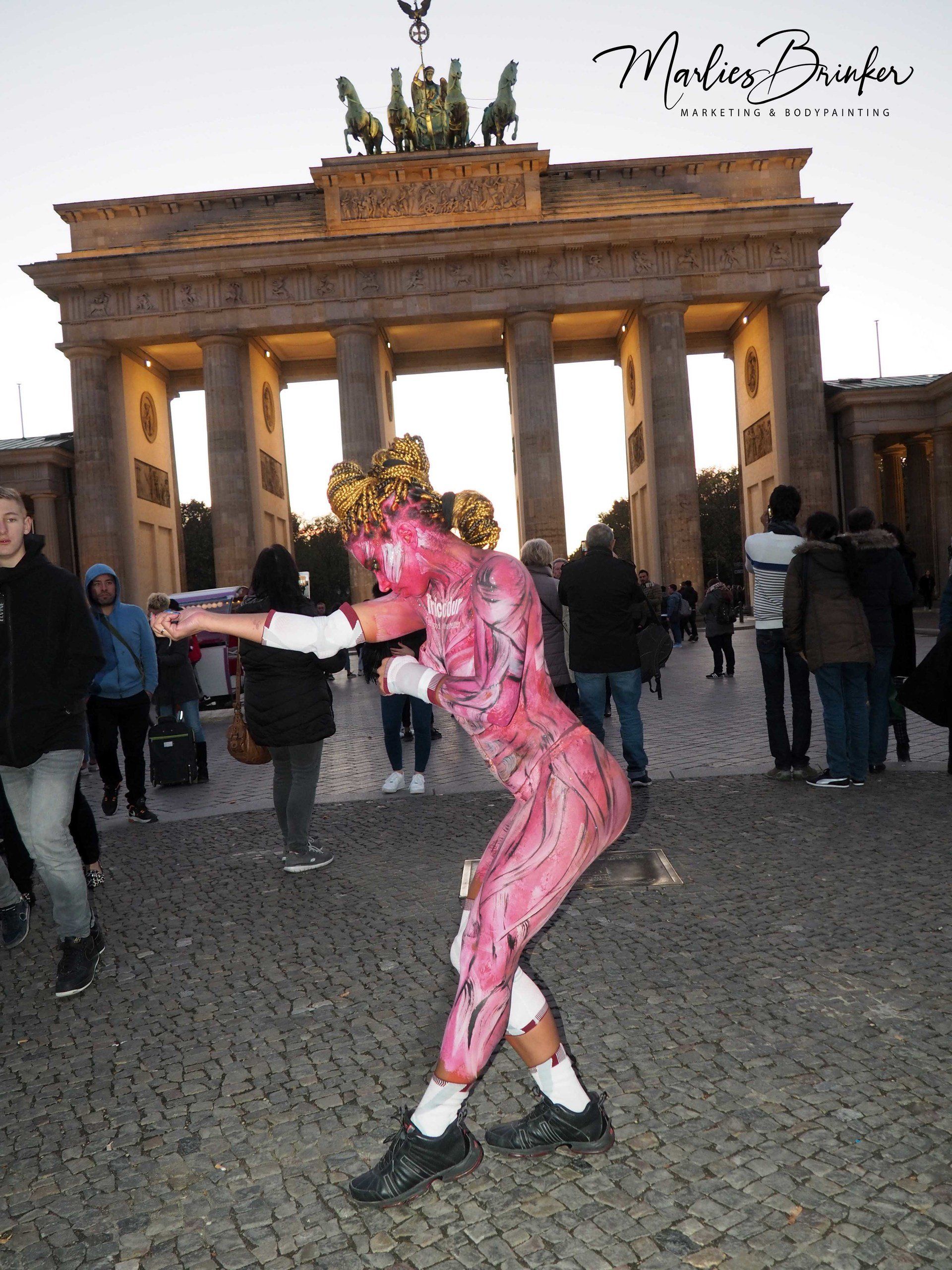 Samba, Show, buchen, Miss Latinadance, Samba Tänzerin, original Samba Kostüm, Auftritt, Sektempfang, Candy Girl, Martinha, Auszeichnungen, Hipp Hopp, Gogo Dance, Disco Animation, brasilianisch, Bodypainting, Marlies Brinker, color diving, Bodypainting Messen, Fotoshooting