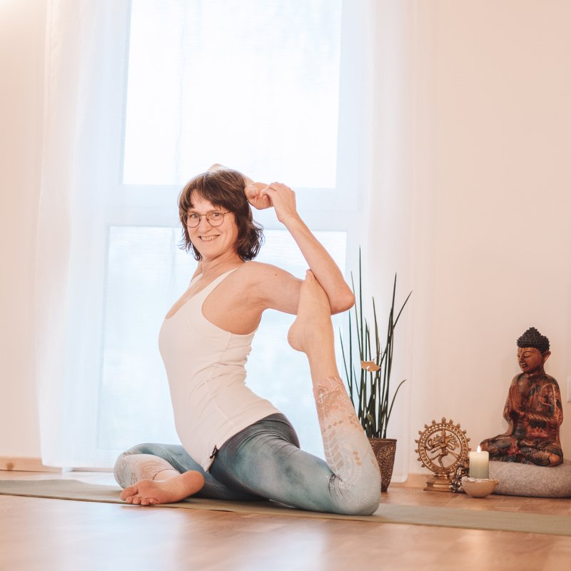 Kapotasana Königstaube Kapotasana, die Königstaube, schult Flexibilität und öffnet das Herz