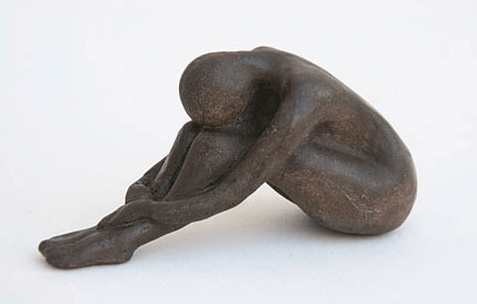 Weibliche kleine Skulptur aus Zement, Betonfigur, ästhethsche Form, Holzkirchen bei München, Atelier Lihla