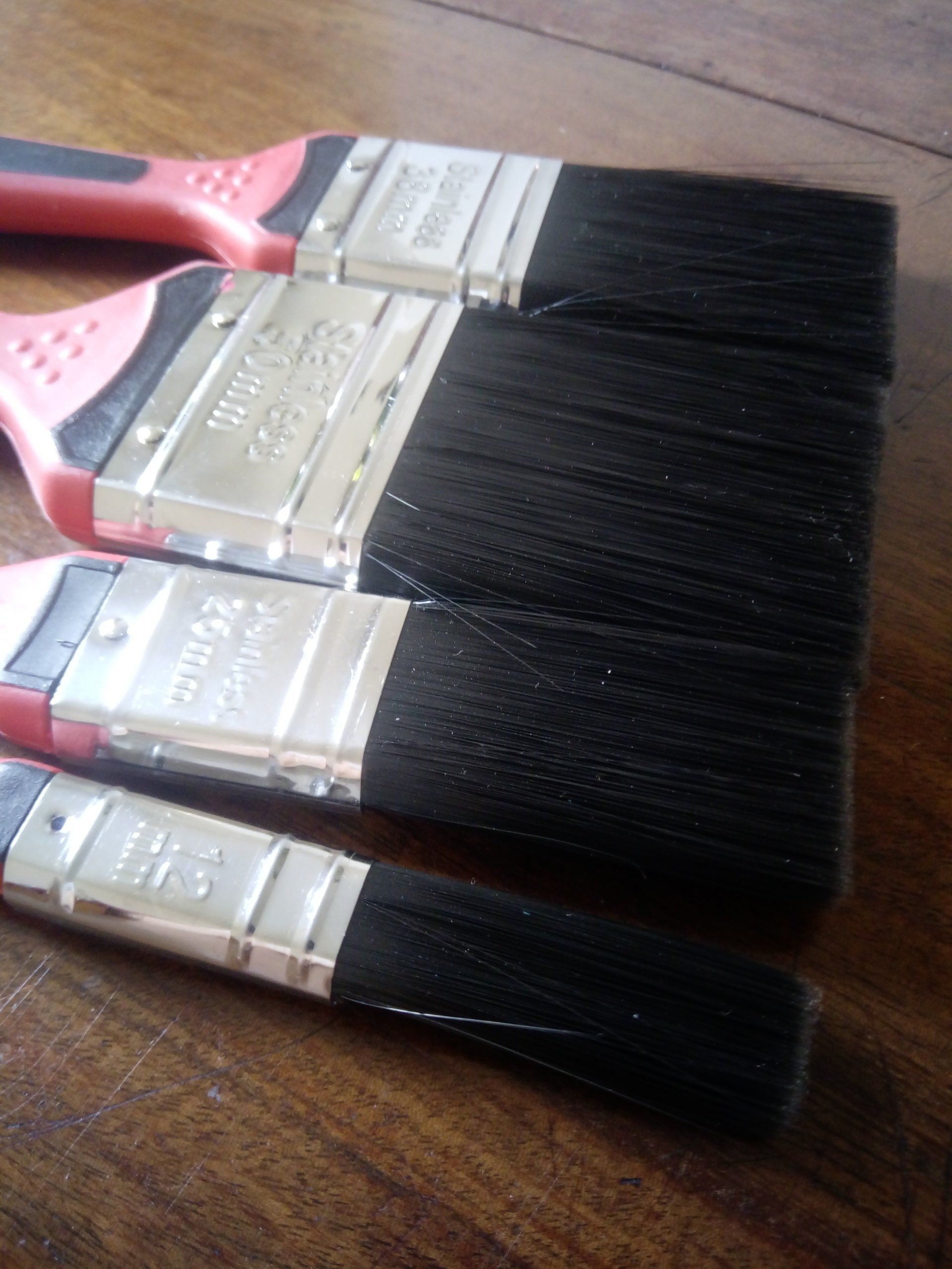 Paint Brushes to apply varnish