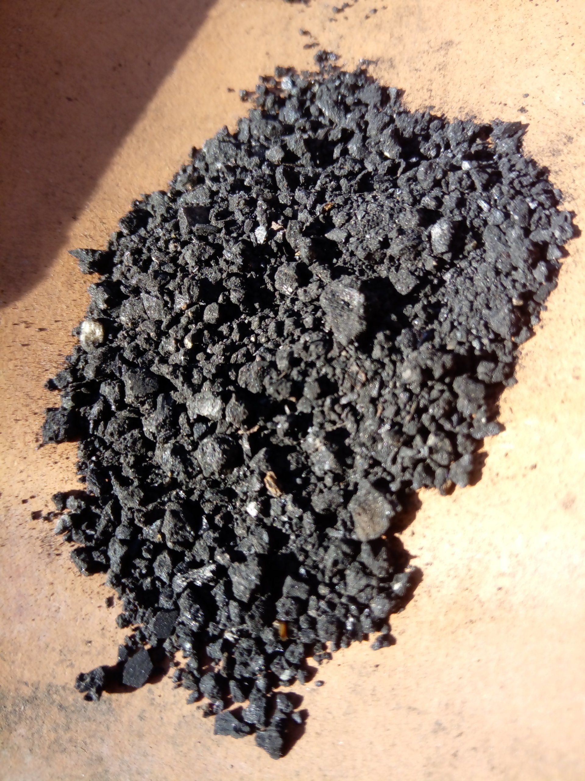 Charcoal to keep the water in the vase sweet