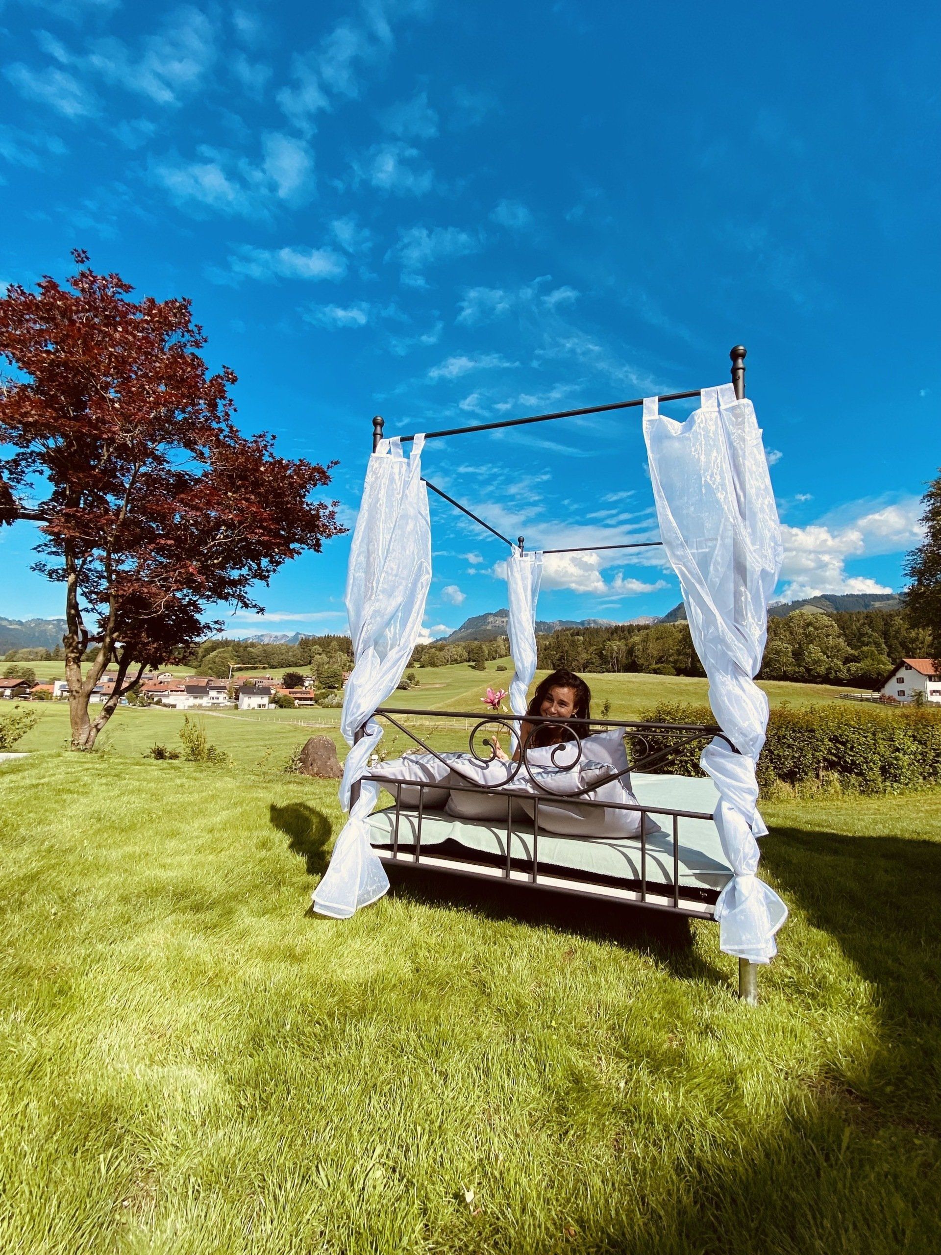 Himmelbett im Garten