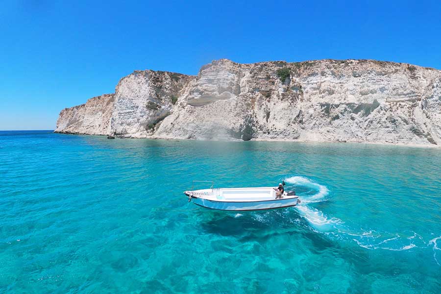 When I arrived in Crete, it surpassed all of my expectations. Aside from its historical ruins, Crete has a great range of breathtaking beaches, fantastic trekking, tiny old villages, and amazing cuisine and wine. The island of Crete has a long and significant history. It was formerly the home of the ancient Minoans, a Bronze Age culture that before even the Greeks.