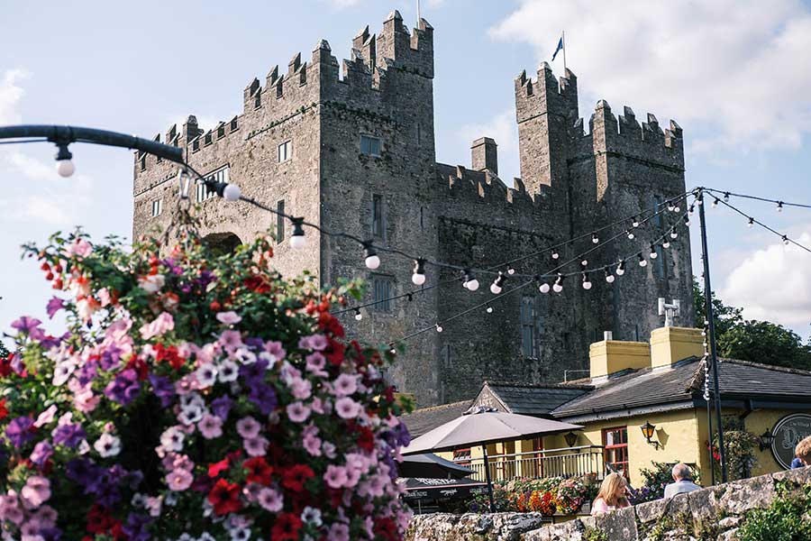 During your Ireland holiday package, you may visit Bunratty Castle, which was erected in 1425 and is situated near Newmarket-on-Fergus, County Clare, Ireland. It is of Norman construction and is situated in the heart of the hamlet of Bunratty.