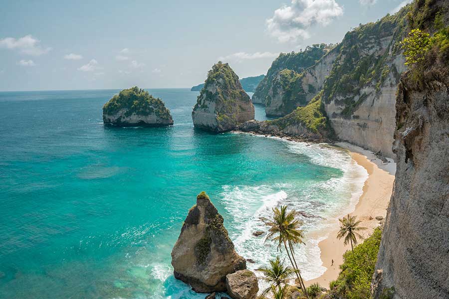 From beautiful scenery to the most famous sites to the more hidden areas, there is something for everyone. Bali offers something for everyone, so check out our cheap couple packages. The beaches of Bali, Indonesia, are among the most beautiful in the world. Throughout the year, the island is known for its beautiful beaches. The ideal location for a couple holiday package.