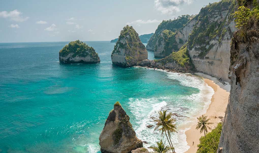 Dramatic cliffs and turquoise bay at Nusa Penida, Bali. Dramatic cliffs and turquoise bay at Nusa Penida, Bali.