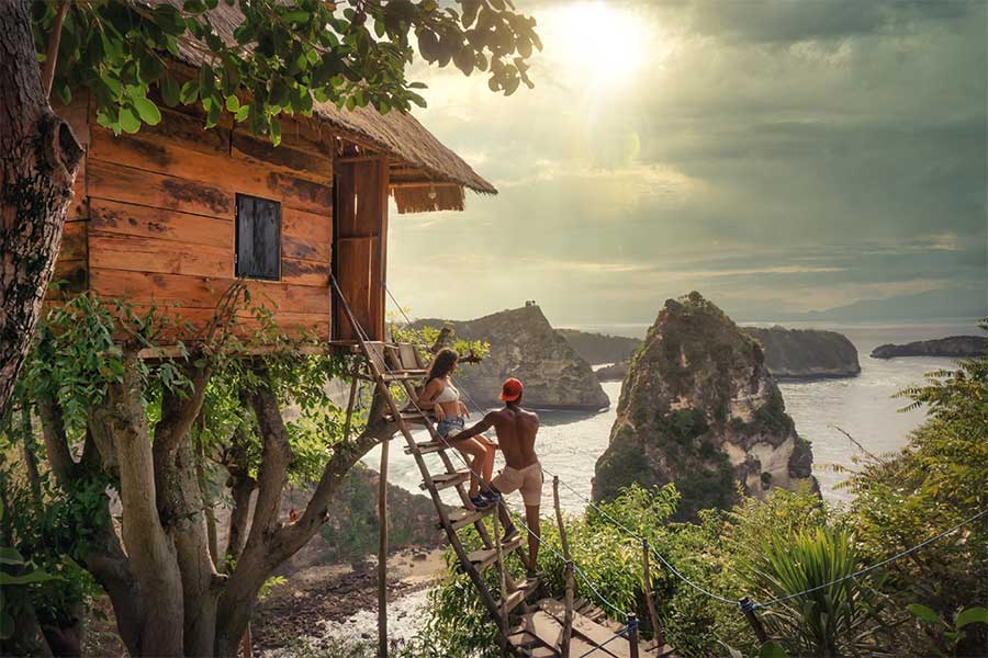 Turquoise water and cliffs along Bali's coastline