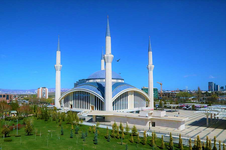 To go on vacation with Quintrip Turkey packages, we notify you about the weather; spring weather in Ankara is gorgeous, and it's a fantastic time to visit this city. The temperature swings between 18°C to 12°C, becoming warmer as summer approaches. Ankara's finest festivals, including as the Ankara International Film Festival, the Flying Boom International Women's Film Festival, and the Ankara International Cartoon Festival, take place between April and May. Our Turkey vacation packages welcome you to see Ankara, Turkey's capital and second biggest city after Istanbul. It is a symbol of independence since it was from here that Mustafa Kemal Atatürk led his resistance effort against the Ottomans by forming a government representing the Turkish people, as opposed to the Ottoman authority that had controlled Istanbul.