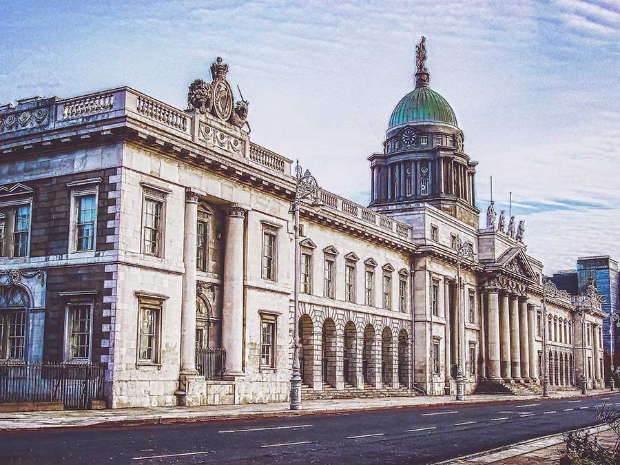 The cheap holiday packages we provide will entice you to see this architectural landmark, which sits on the Liffey quays, which were formerly Ireland's main commerce route to the rest of the globe. The edifice, a masterwork of European neoclassicism, was finished in 1791 by architect James Gandon.