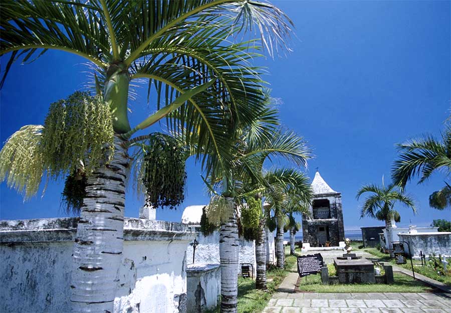 Saint-Paul Market, located on the seashore esplanade, offers fruits, spices, and crafts. Southwest, seaside cafés overlook the beautiful sands of Plage de Boucan Canot. Trails go to the top of Mado Peak, which offers panoramic views. Saint-Paul is a town on Réunion Island's west coast, a French department in the Indian Ocean. The 18th-century neoclassical Villa Riviere, with its rich garden, is one of the colonial structures.