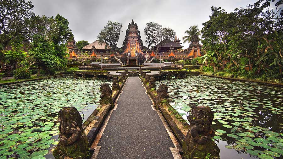 Pura Saraswati temple, Ubud, Bali Pura Taman Saraswati temple and lotus pond, Ubud