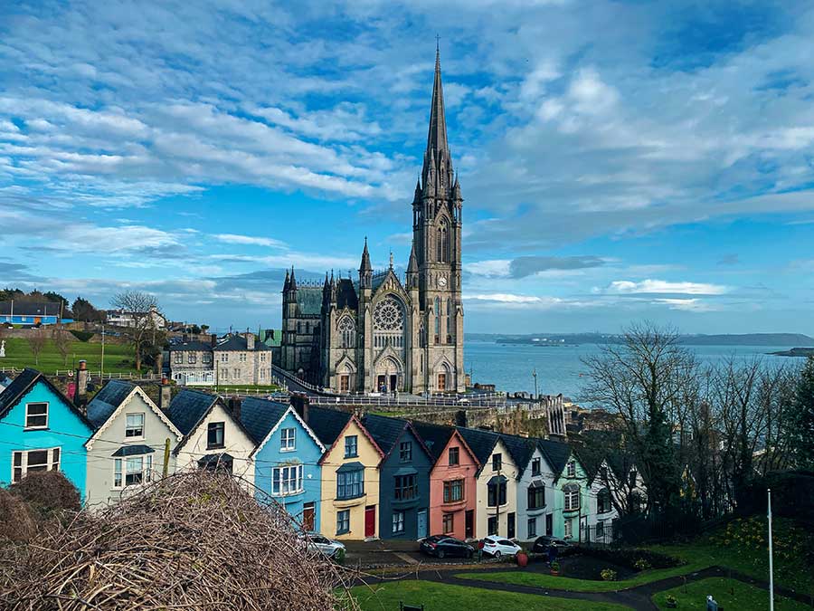 Check out our cheap holiday packages and experience Cork, a city of a quarter-million people with the world's second biggest natural harbour. There will be a cultural and commercial resurgence, with historic buildings and waterfront properties being restored, as well as music, theater, and film festivals, as well as hip pubs and restaurants, enlivening the social scene. You can visit Cork with our all-inclusive cultural packages. You'll discover a real fusion of old and modern. Contemporary art in old buildings, stylish drinks in the Victorian Quarter, and people of all ages enjoying the ambiance