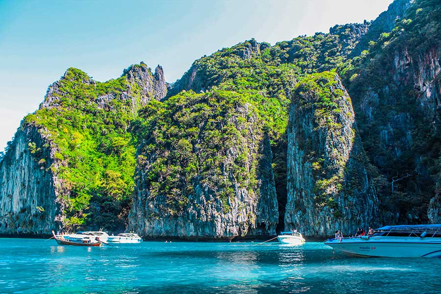 Phi Phi Islands, Phuket, Thailand Check out our Thailand special deals to find out things to do in Phi Phi during your visit. This island is ideal for beaches, snorkeling, spectacular lodging, breathtaking views, and much more.