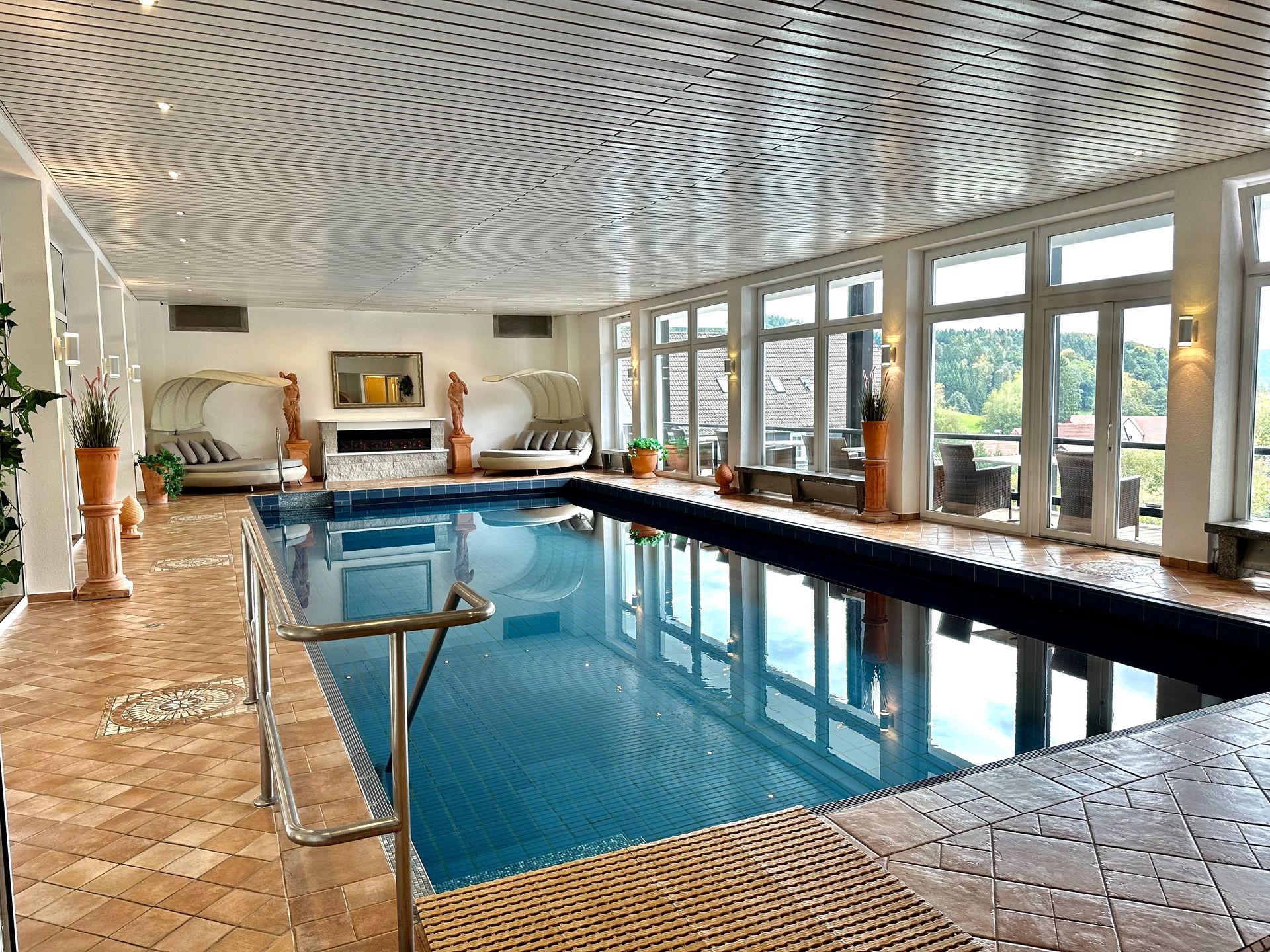 Hallenbad im Wellnessbereich Ringhotel Siegfriedbrunnen