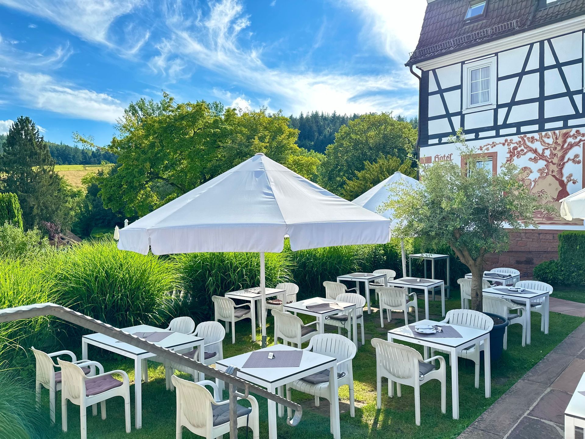 Untere Foyerterrasse im Ringhotel Siegfriedbrunnen