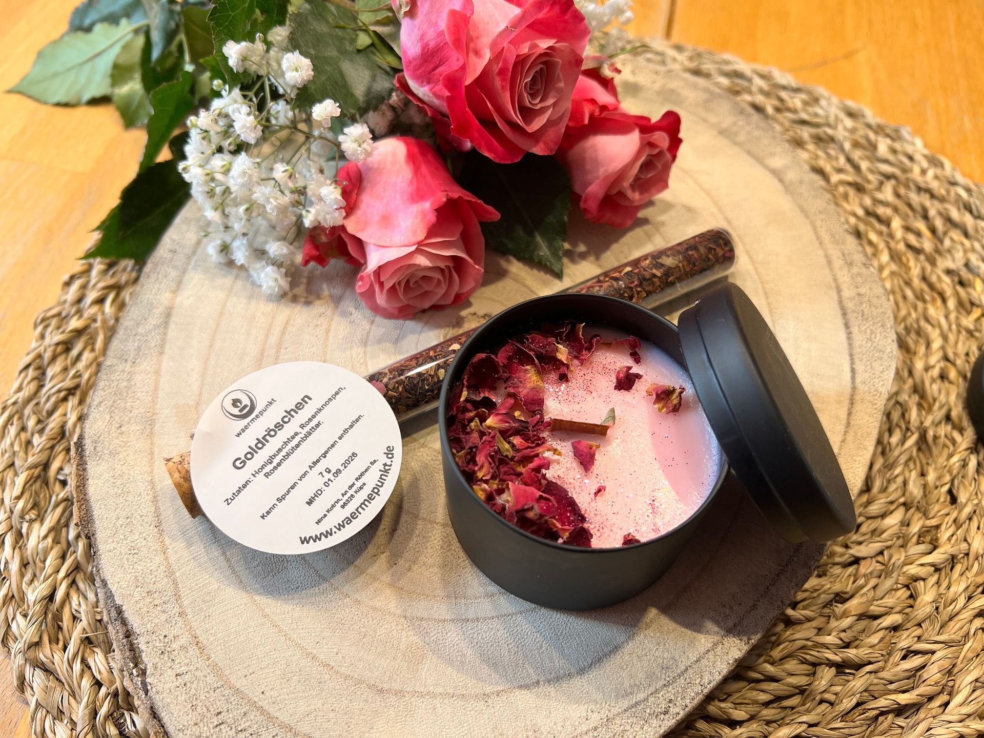 Bild Handmade Duftknisterkerze Rose Champange und Tee im Reagenzglas Goldröschen