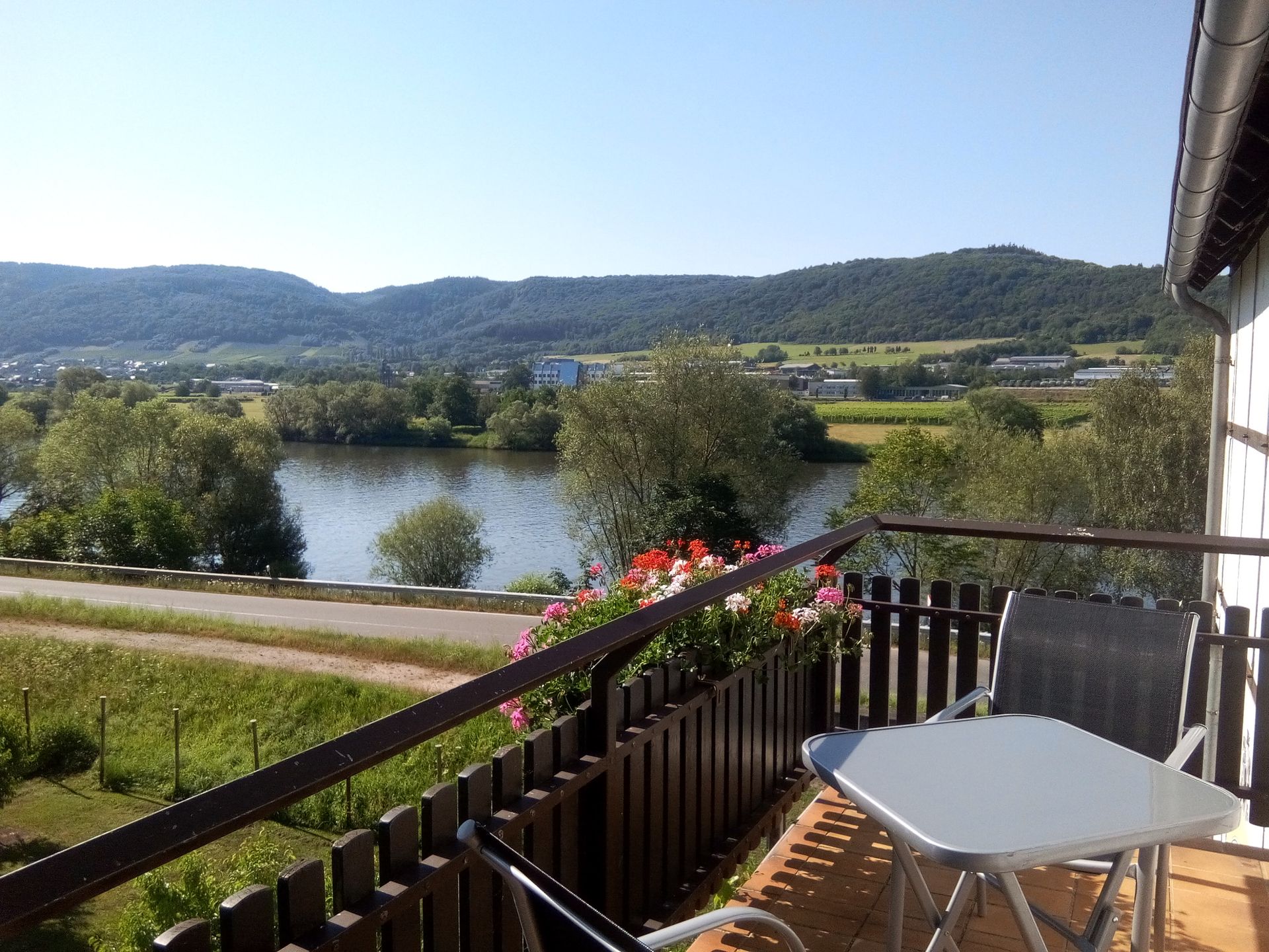 Ostbalkon mit Moselblick