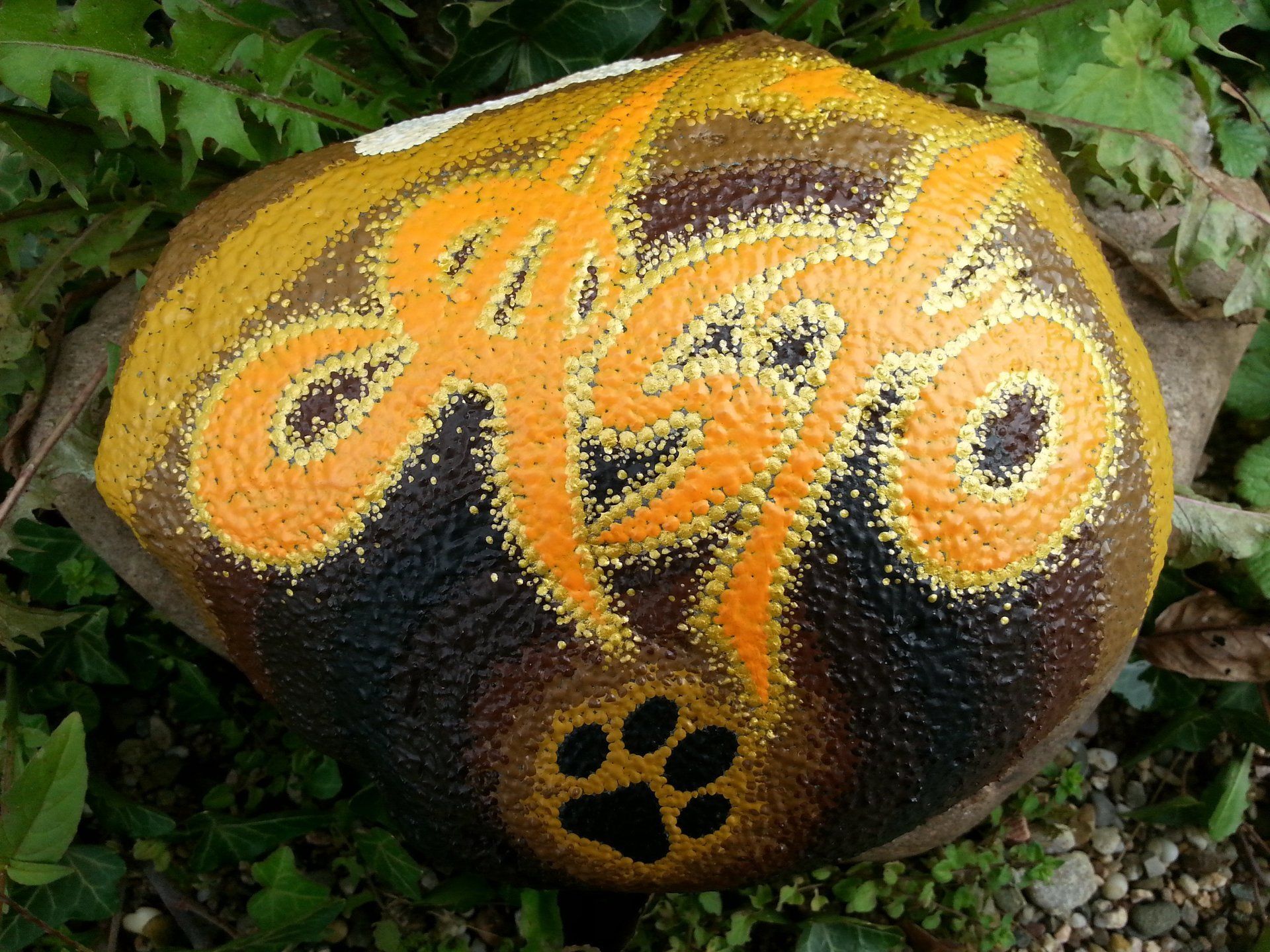 verschiedene Brauntöne mit Name sonnengelb mit gold