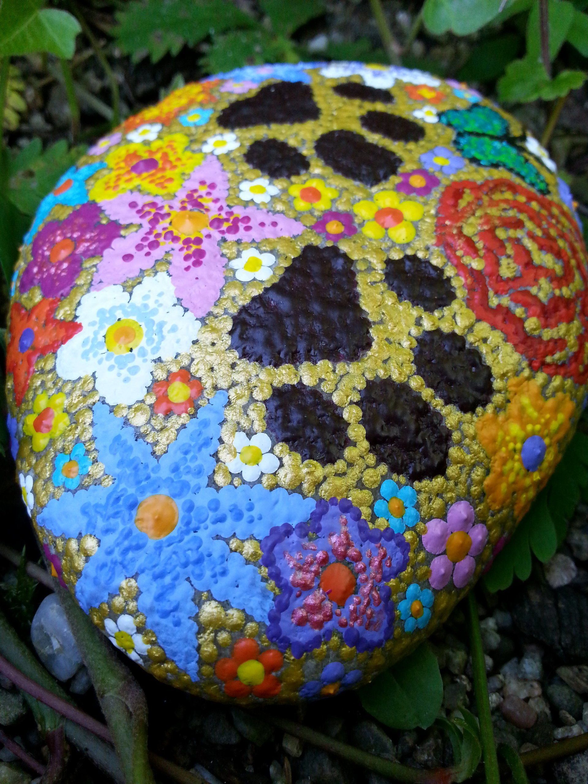 mit Schmetterling und bunten Blüten