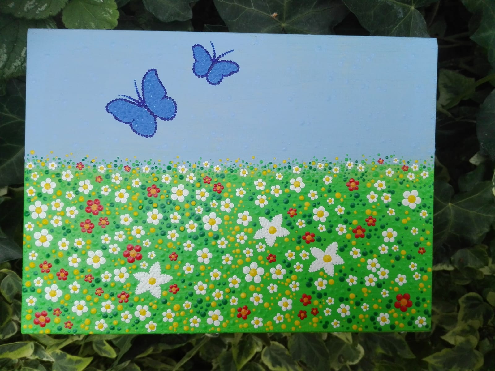 himmelsblau mit Schmetterlingen mittelblau