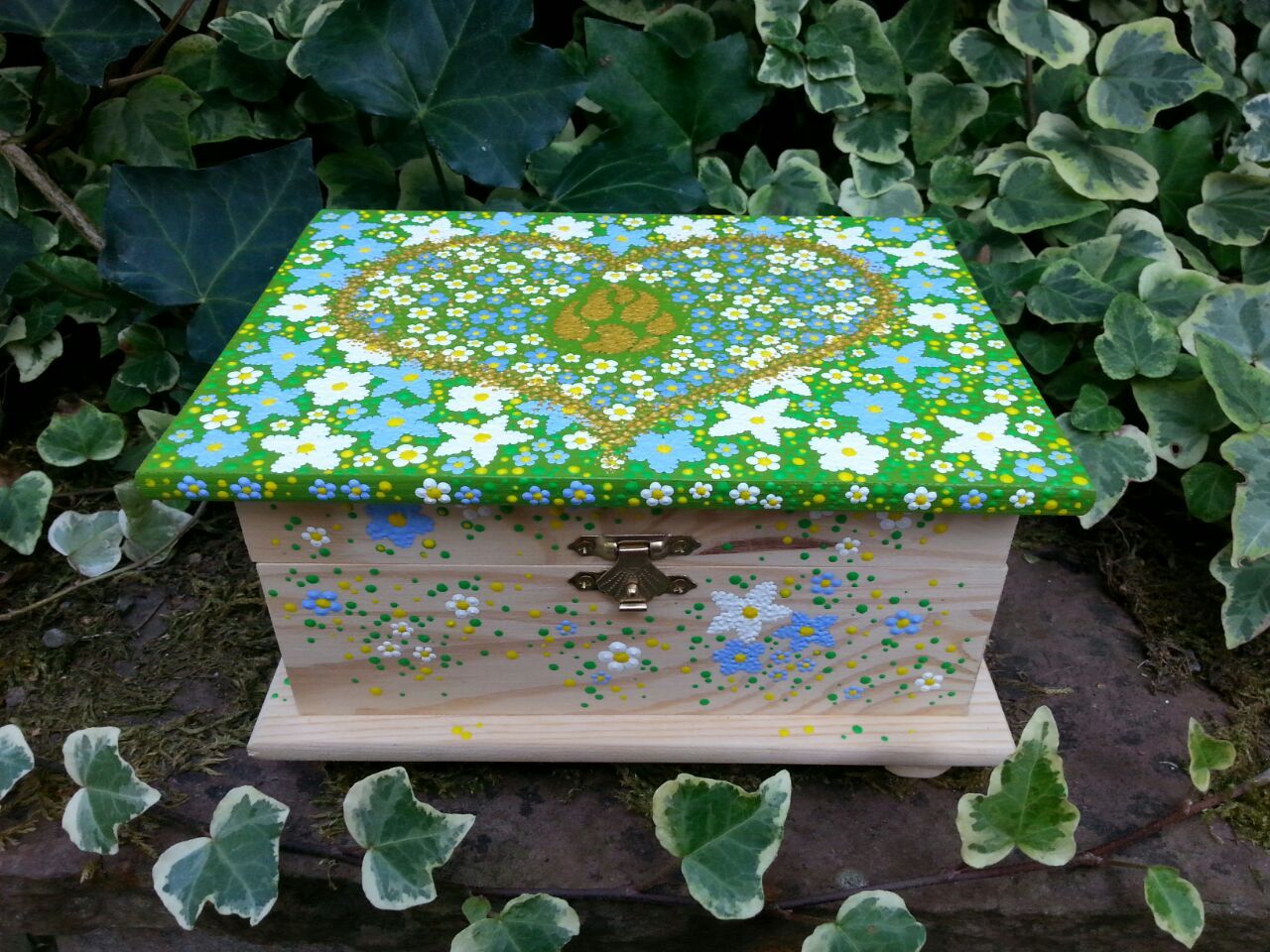 Deckel mit goldenem Herz