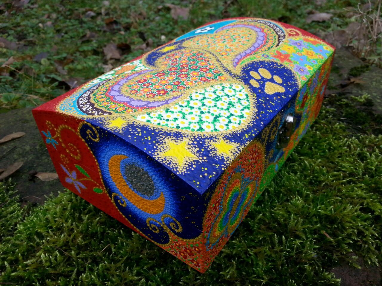 Pfoten, Mond, Sterne, Blümchen, Regenbogenfarben