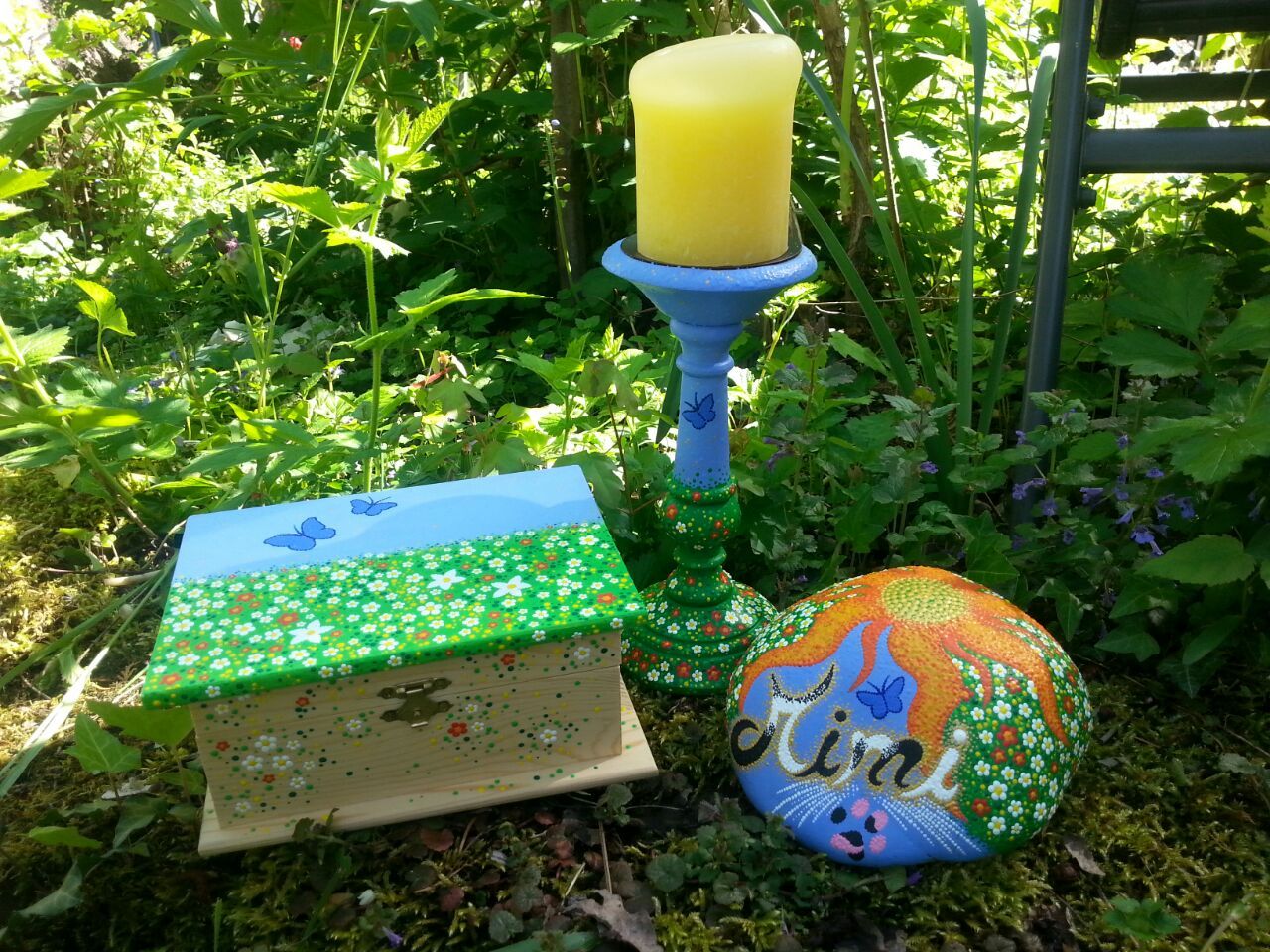 hellblau, Blümchenwiese und Schmetterling