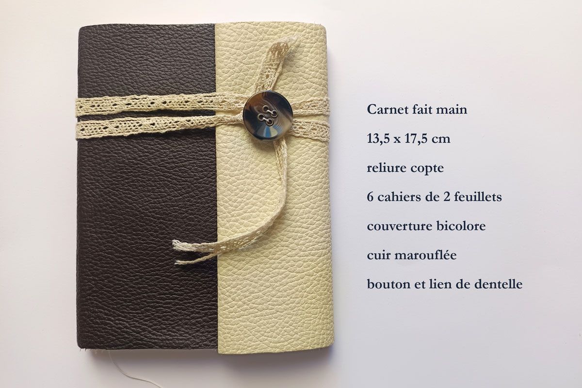 carnet fait main, couverture bicolore, lien de dentelle et bouton