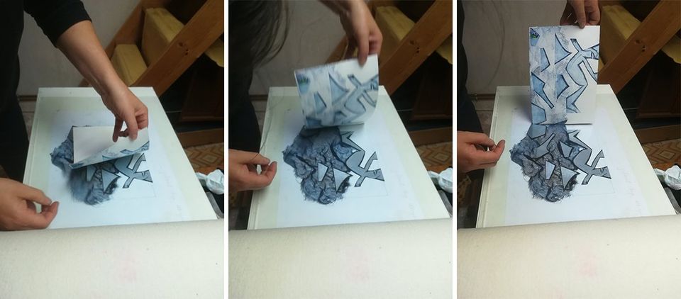 impression de l'estampe après passage sous presse