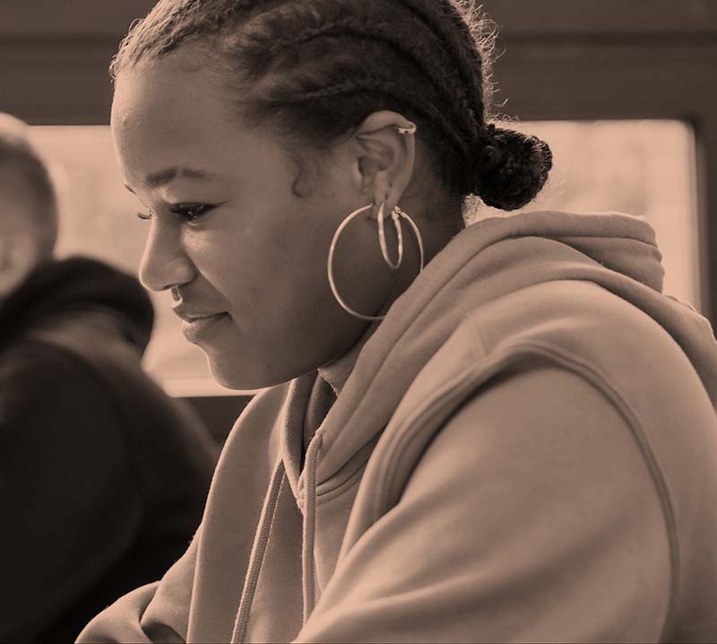 Auszubildende im Büromanagement am OSZ Bürowirtschaft im digitalen Unterricht