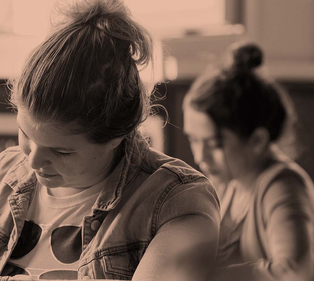 Auszubildende im Büromanagement am OSZ Bürowirtschaft im digitalen Unterricht