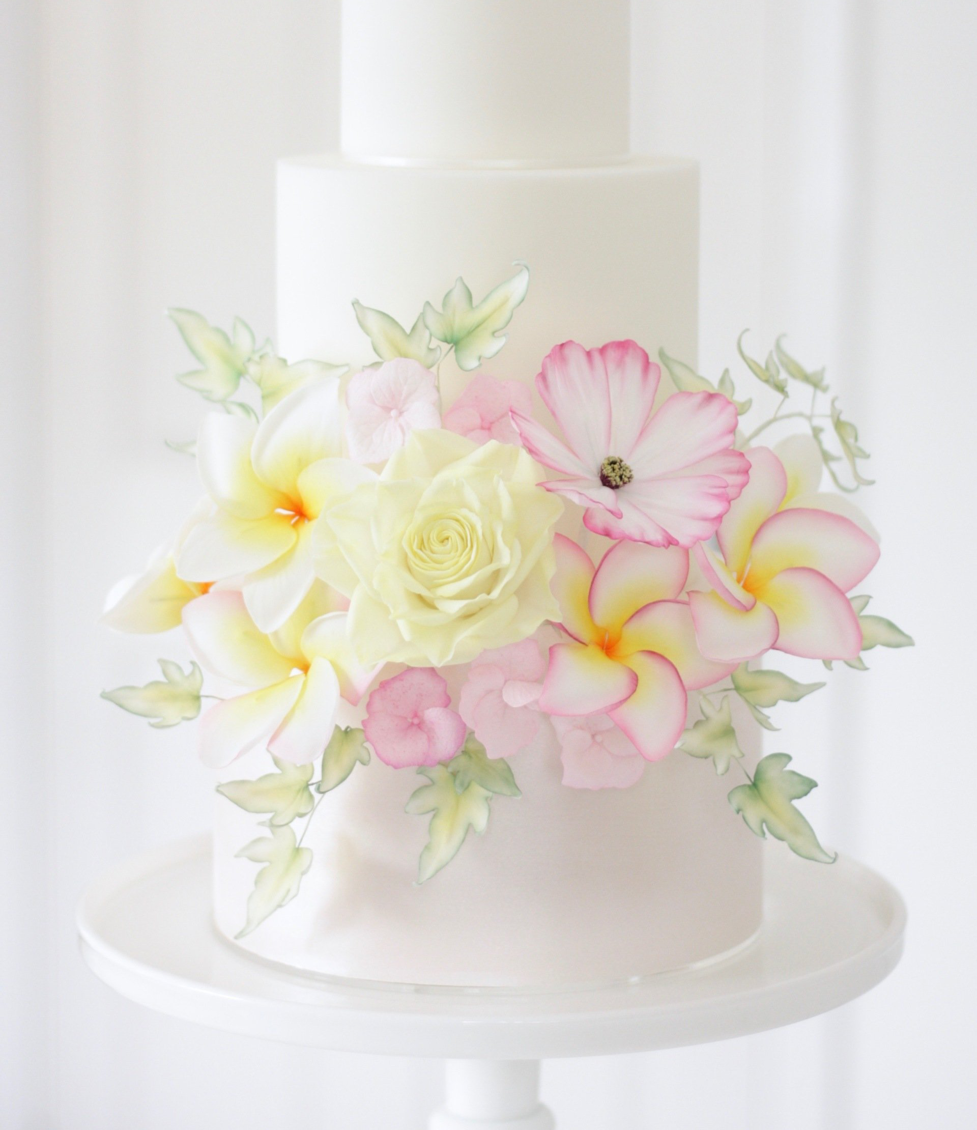 Sugar flowers wedding cake