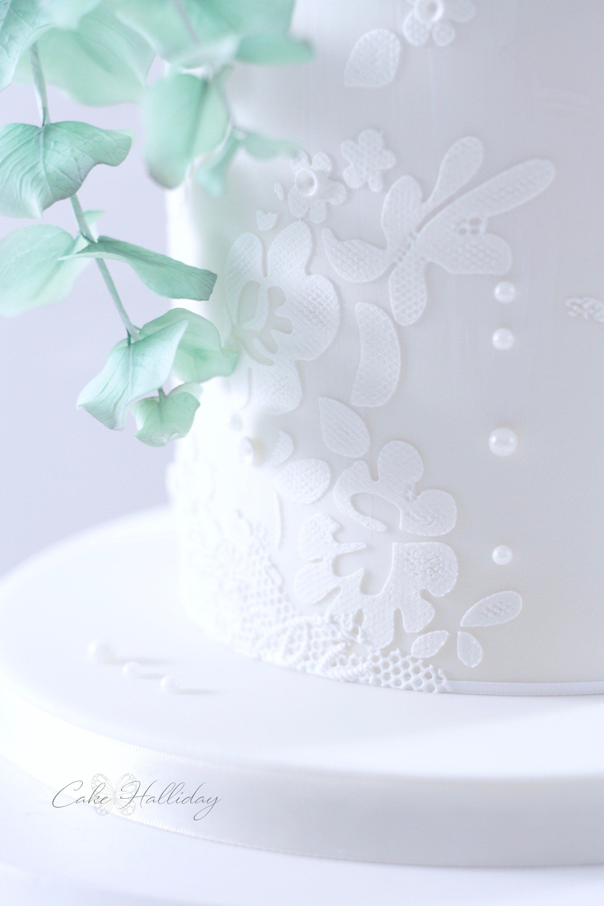 Lace effect wedding cake