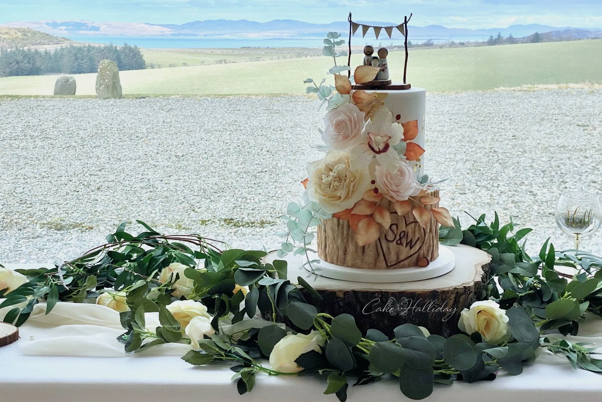 Log tier & sugar flower wedding cake at Crear
