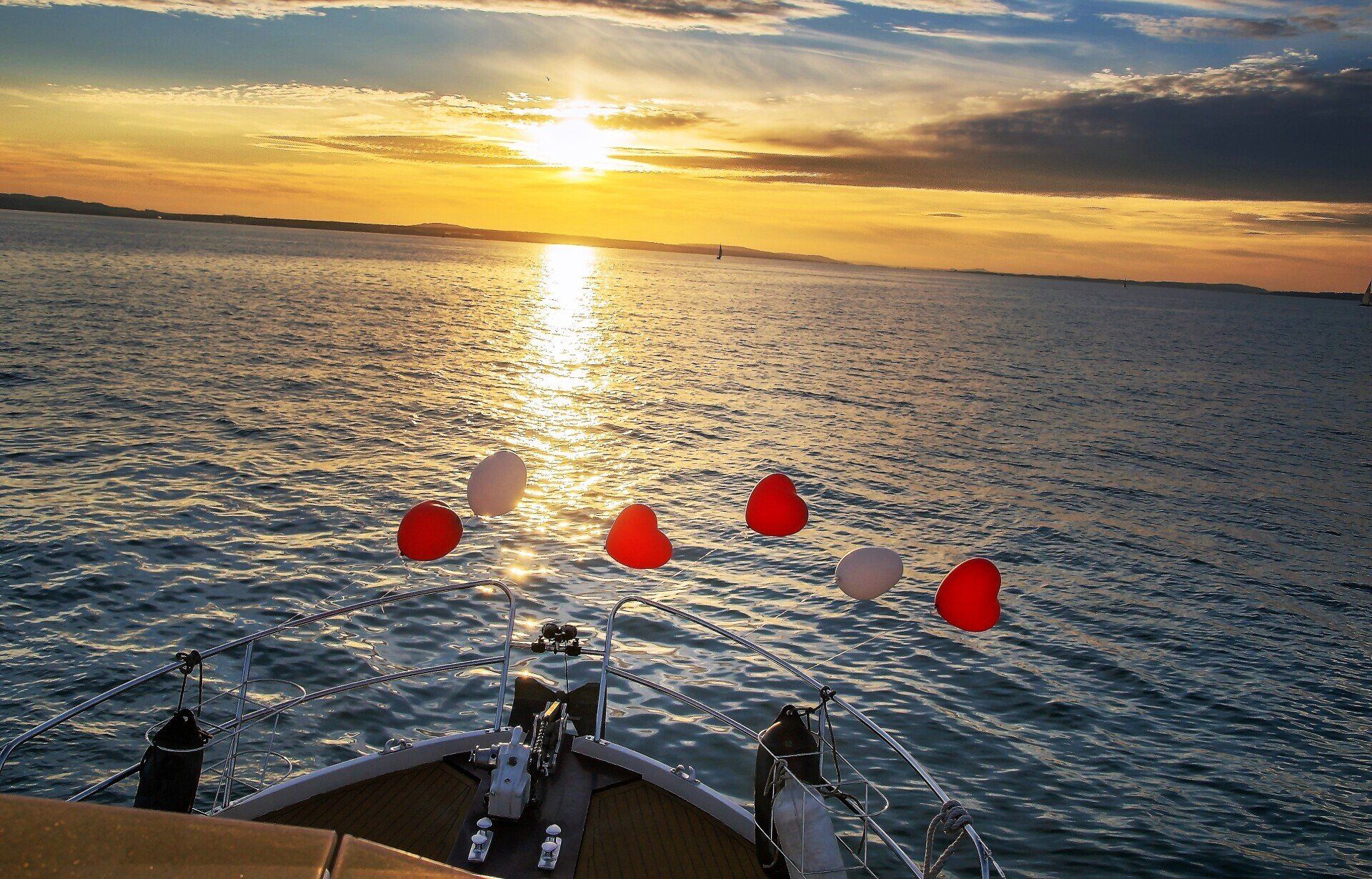 Heiratsantrag und Junggesellenabschied mit Bodenseetours,Bodensee Tour mit Abendessen und Fotoshooting,Das besondere Geschenk ,Bodensee Bootstour mit Bodenseetours, Bodensee Yachtcharter, Heiratsantrag Bodensee, Hochzeitssängerin Bodensee, Verlobung,