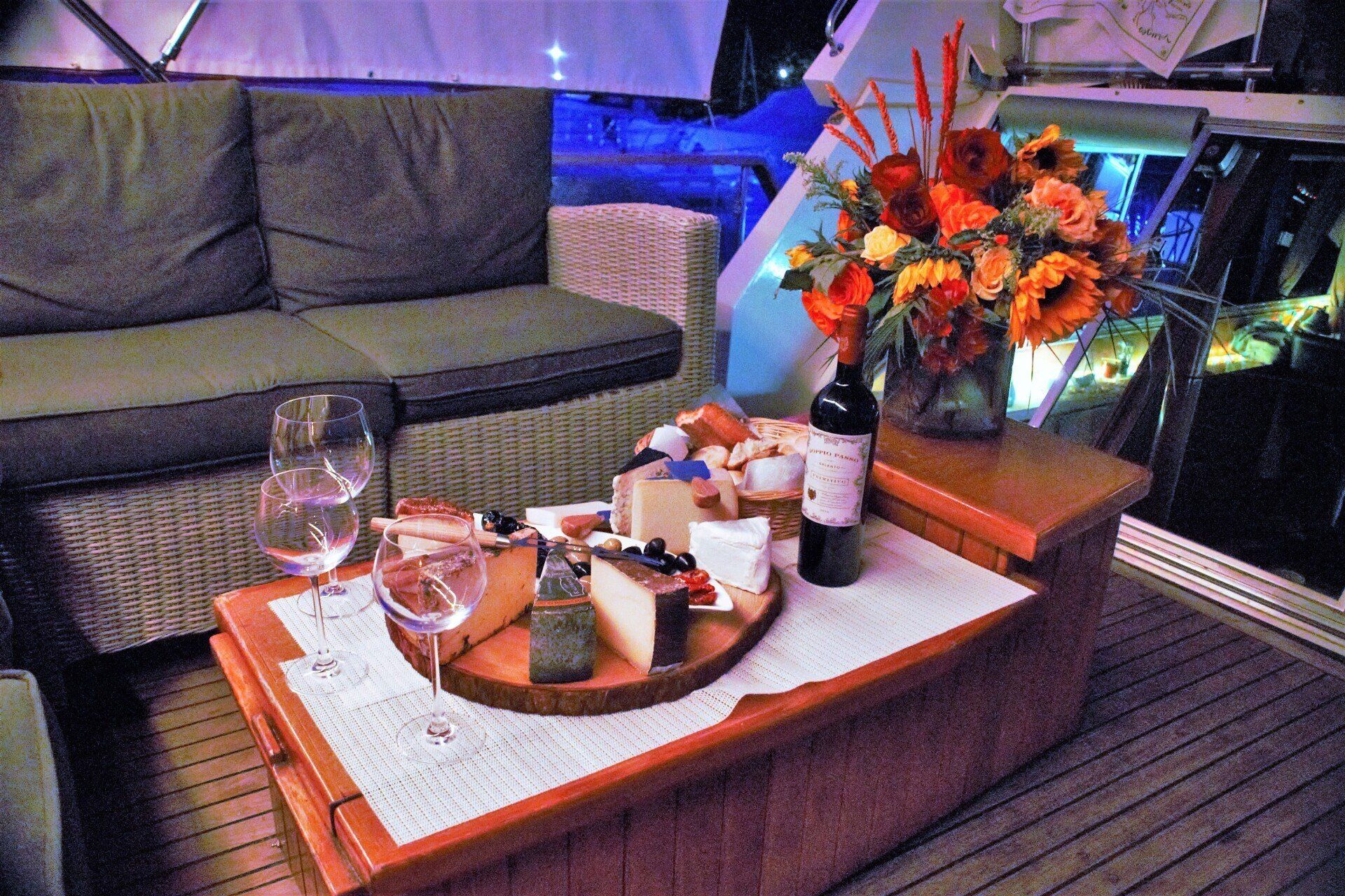 Bodensee Tour mit Abendessen und Fotoshooting,Das besondere Geschenk ,Bodensee Bootstour mit Bodenseetours, Bodensee Yachtcharter, Heiratsantrag Bodensee, Hochzeitssängerin Bodensee, Verlobung,