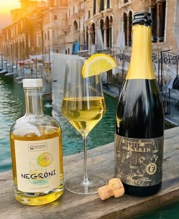 Negroni Bianco Sbagliato (Weißer Negroni mit Sekt)