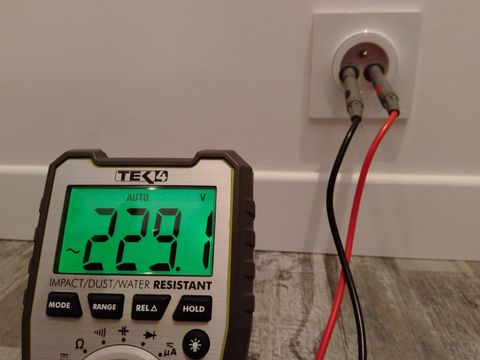 V.A.T.-verification-absence-tension-prise-electrique-voltmetre