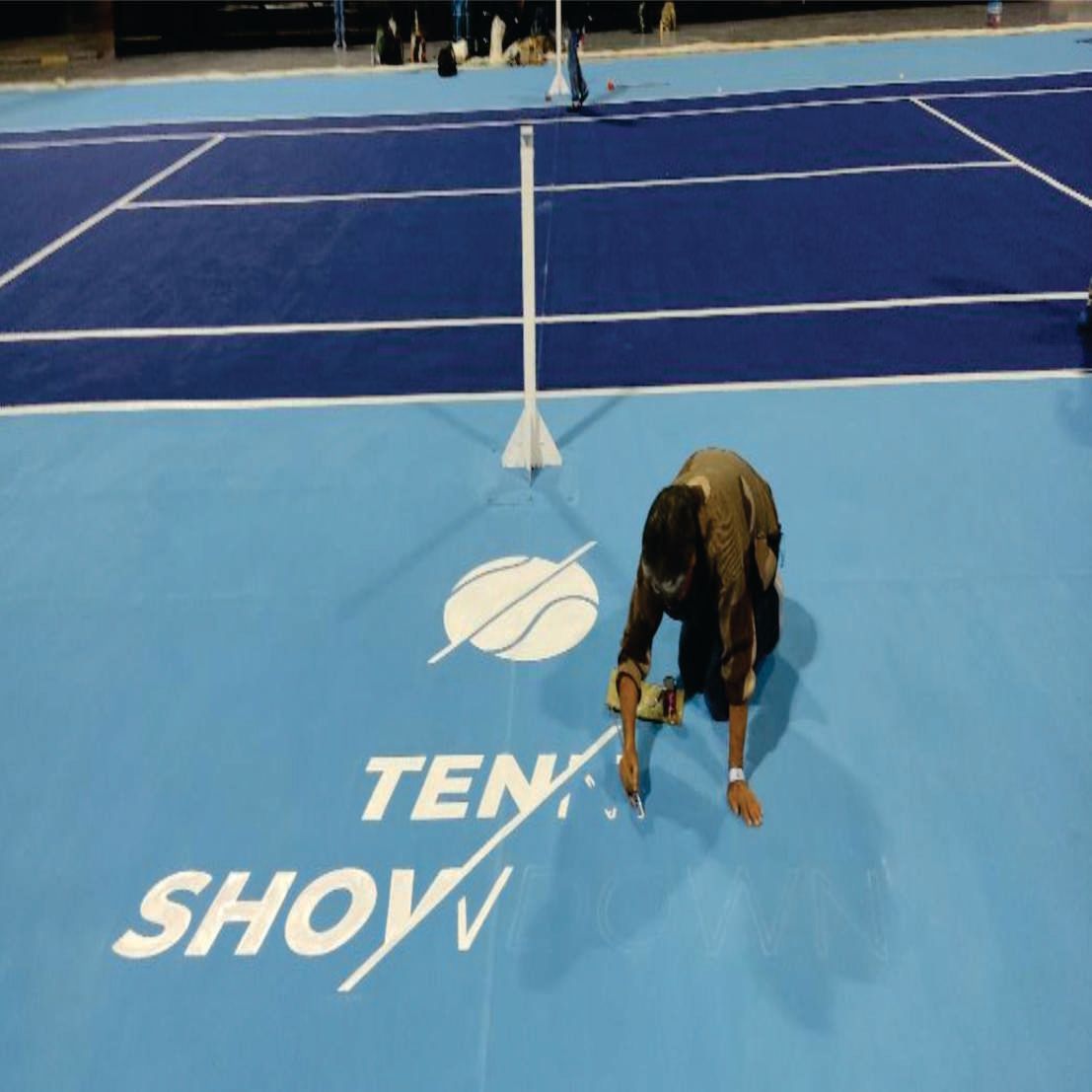 Rotulación en piso de logotipo para cancha de tenis