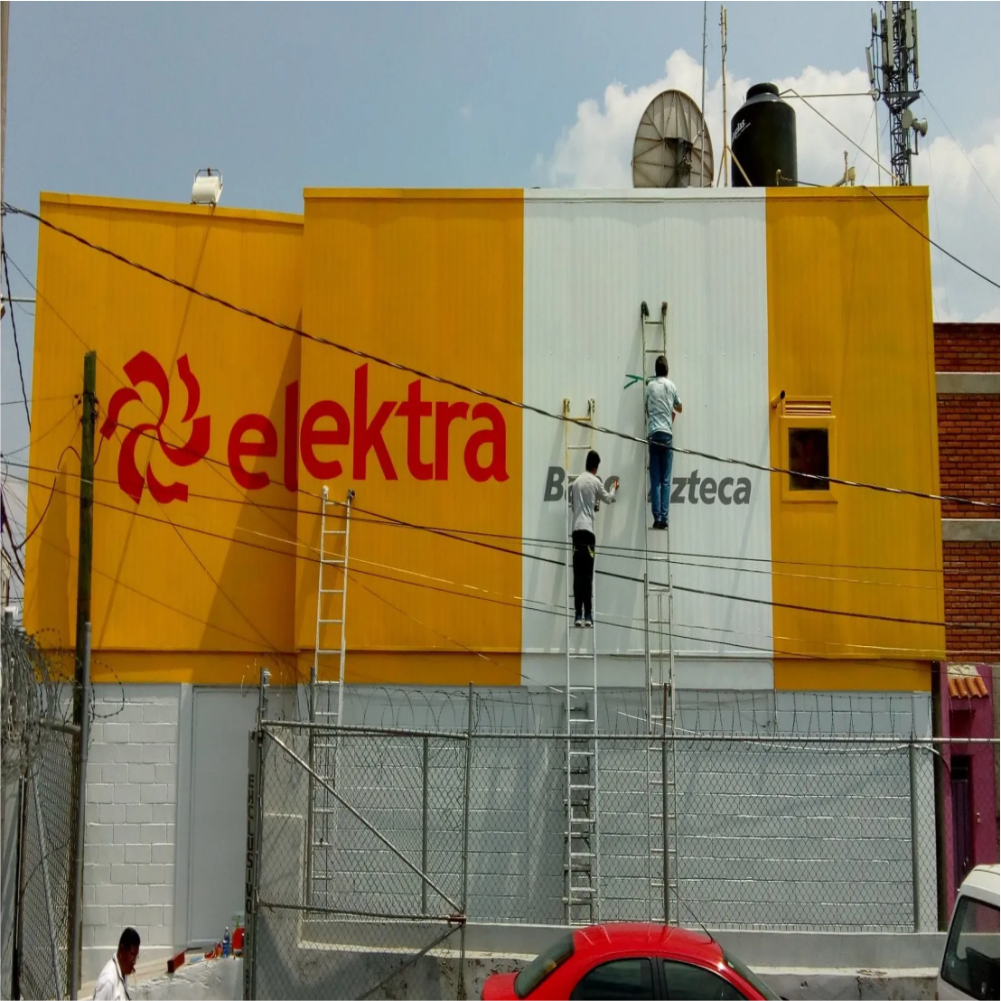 Rotulacion sobre fachada de lamina acanalada