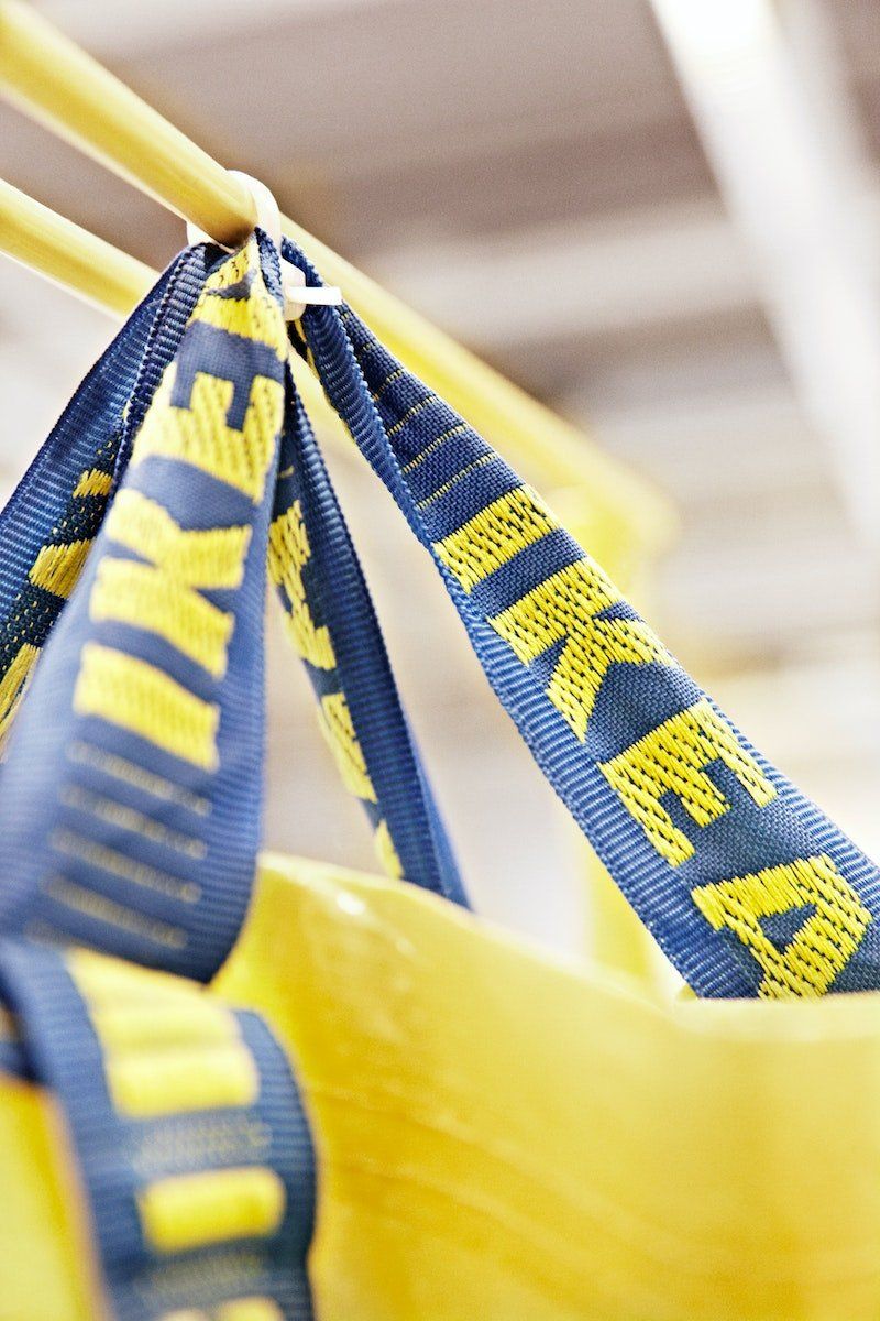 foto de una asa de una bolsa de ikea