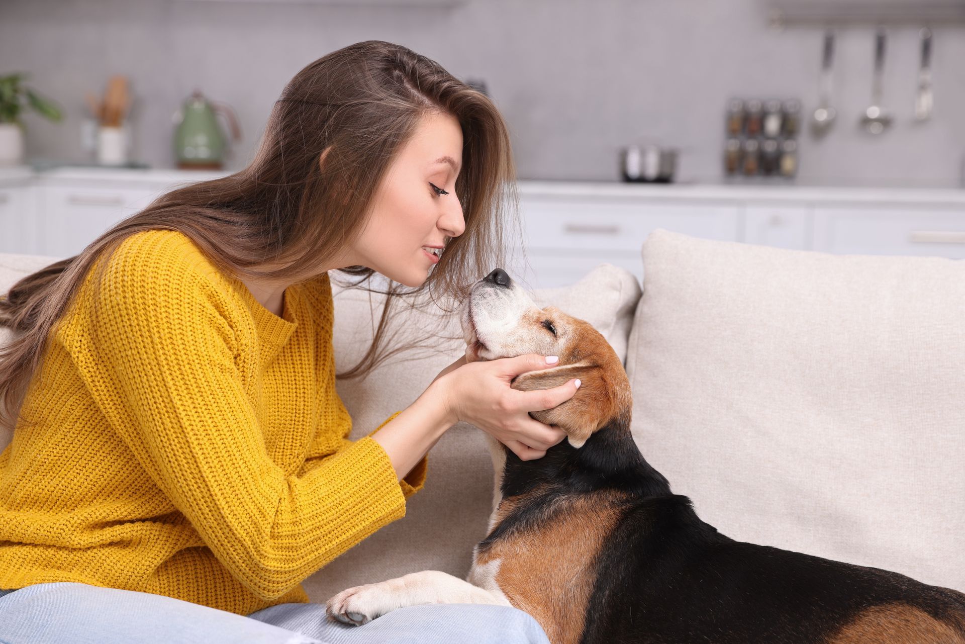 foto de una chica con su perro