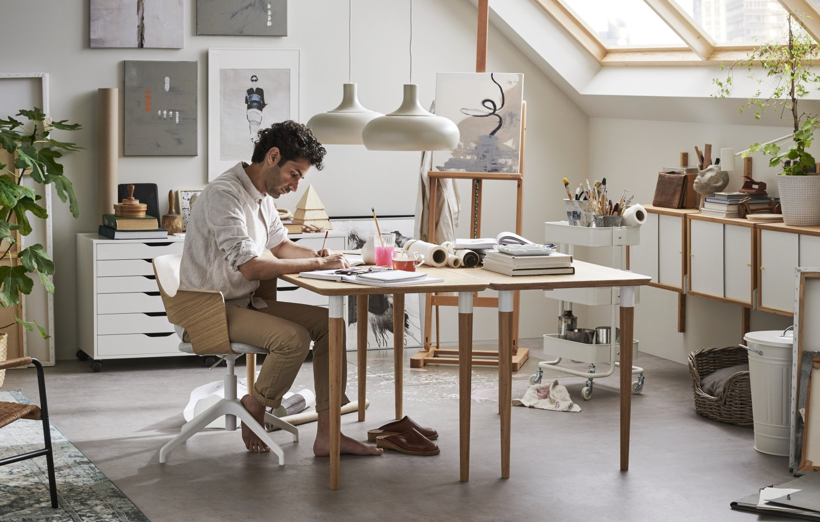 foto de una persona trabajando en su estudio