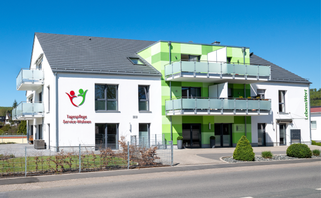 Lebenswert Bad Pyrmont, Ambulante Pflege, Seniorenpflege, Häusliche Krankenpflege, kümmern, Unterstützung, Betreeung im Alter, Senioren, Tagespflege, Kurzzeitpflege, Demenz, Pflegegrad, barrierefrei, Service-Wohnen, Betreutes Wohnen, Lebenswert Haus, Lebenswert-Haus, Grießemer Straße 25, Bad Pyrmont, Holzhausen, Terrasse, Balkon, zentral gelegen, gemeinsame Aktivitäten, gemeinsam Kochen, Gemeinschaftsraum