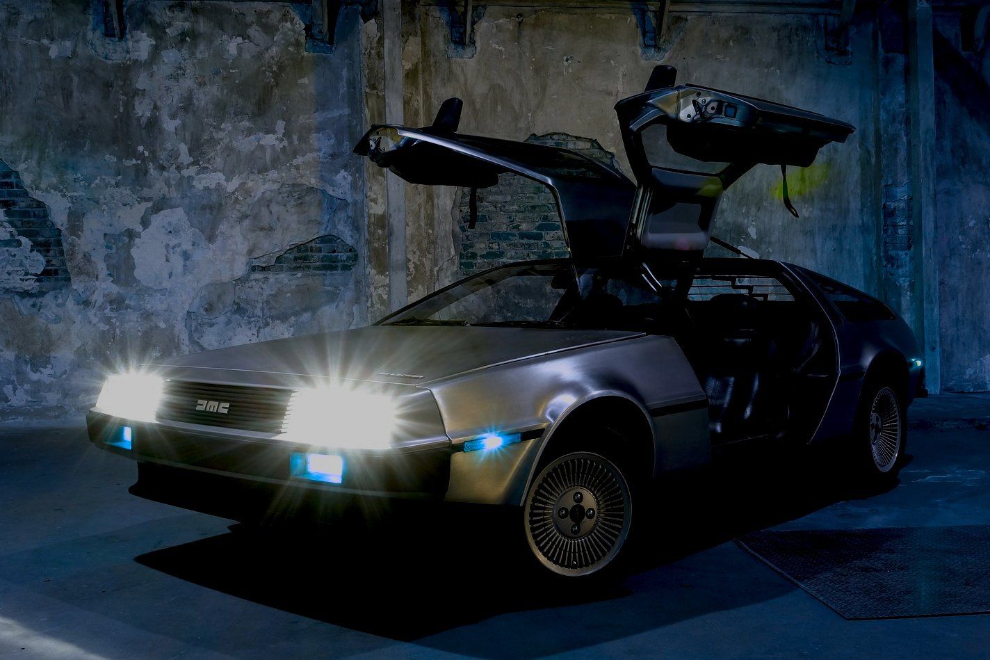 Auto mit Scheinwerfern