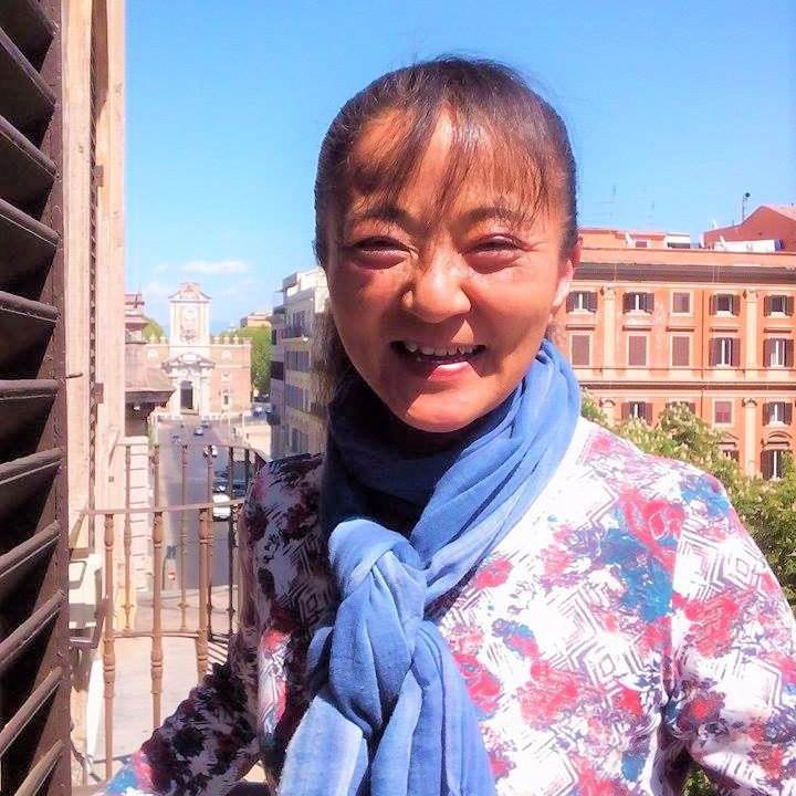 Japanerin in der Toskana: Kieko Omata verwöhnt ihre Gäste mit Grüntee Kieko Omata. Japanerin in der Toskana